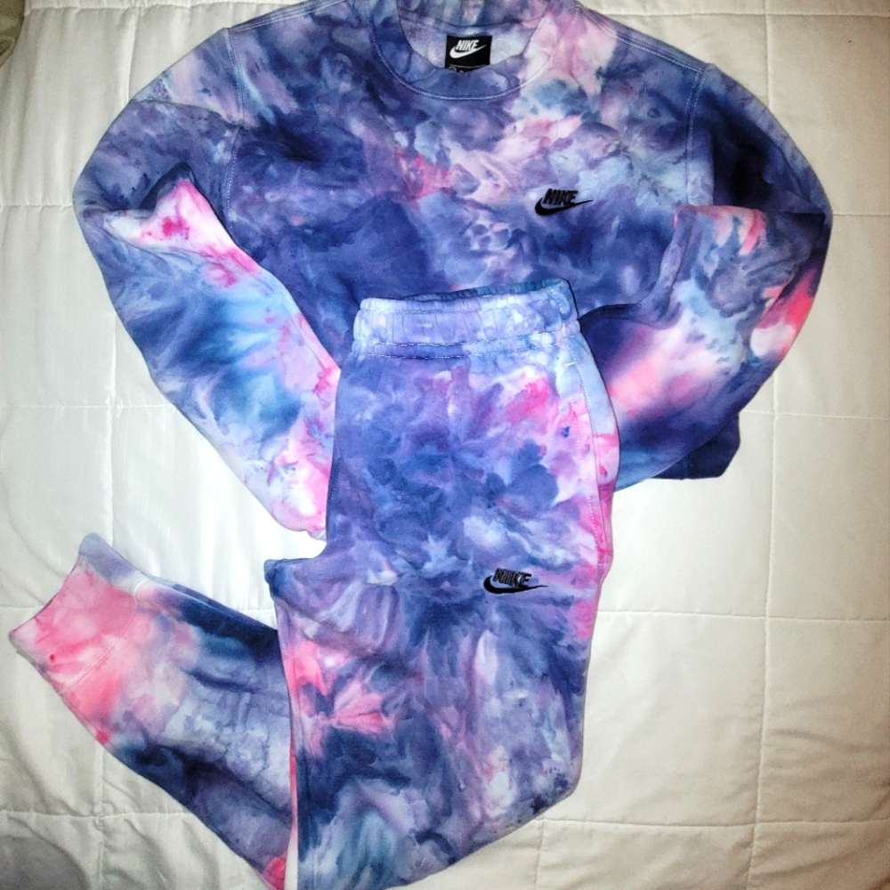 Nike Tye-dyed Sweatshirt & Joggers